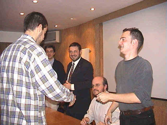 [069]- Gustabot cuarta posicin, Marcos saludando efusivo y Guillermo "pa" que se va a levantar!